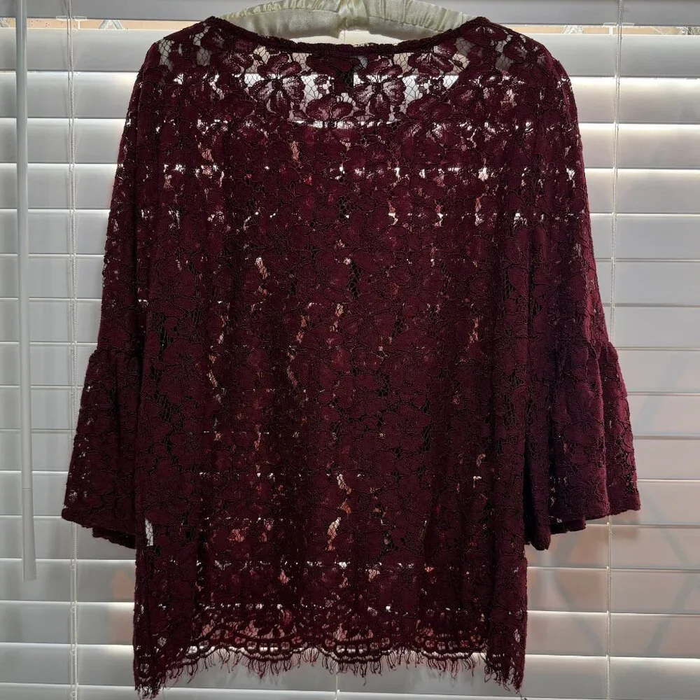 Karen Kane bell sleeve lace burgundy blouse with roses appliques; Size M - Picture 2 of 7
